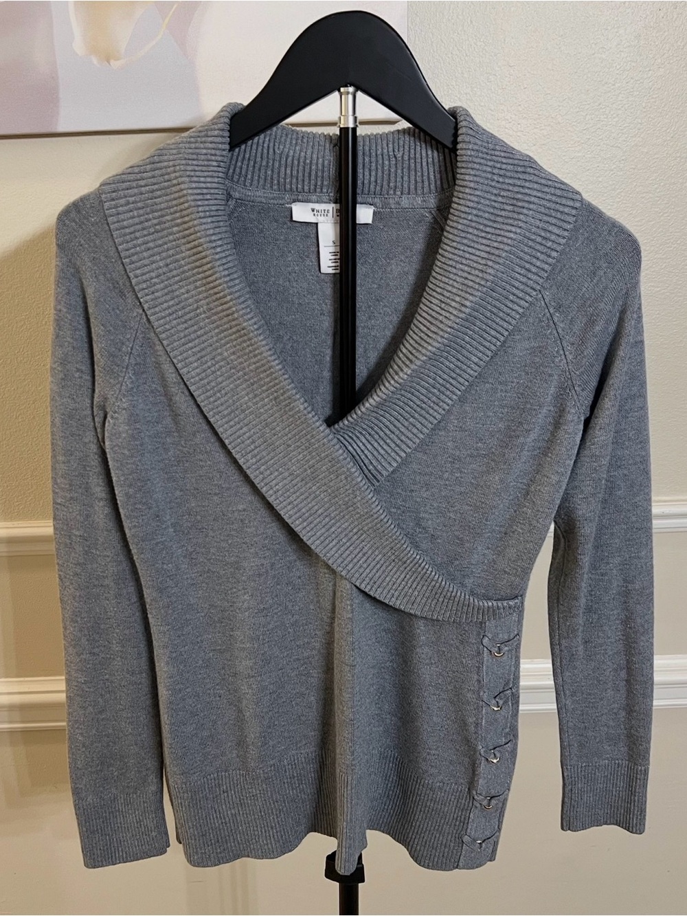 White House Black Market Women’s Shawl Collar Pullover Sweater! Size Small.
